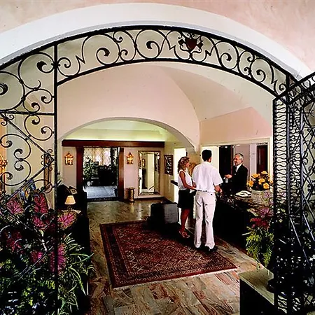 Dell'angelo Локарно