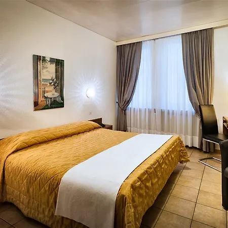 Отель Dell'angelo Локарно